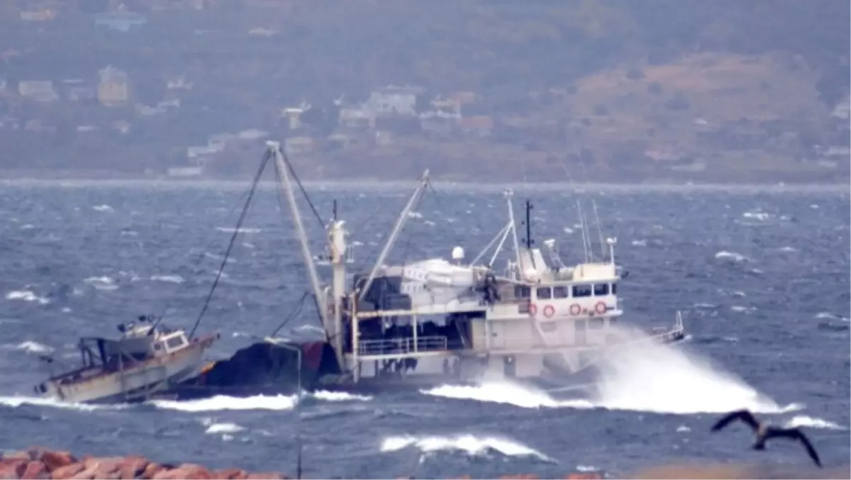 Bandırma\'da Fırtına Denizcilere Zor Anlar Yaşattı