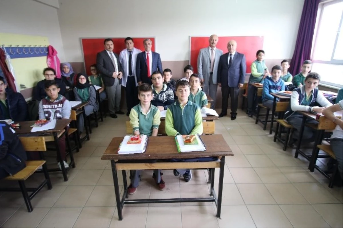 Başkan Akcan\'dan Cumhuriyet Ortaokulu\'na Ziyaret