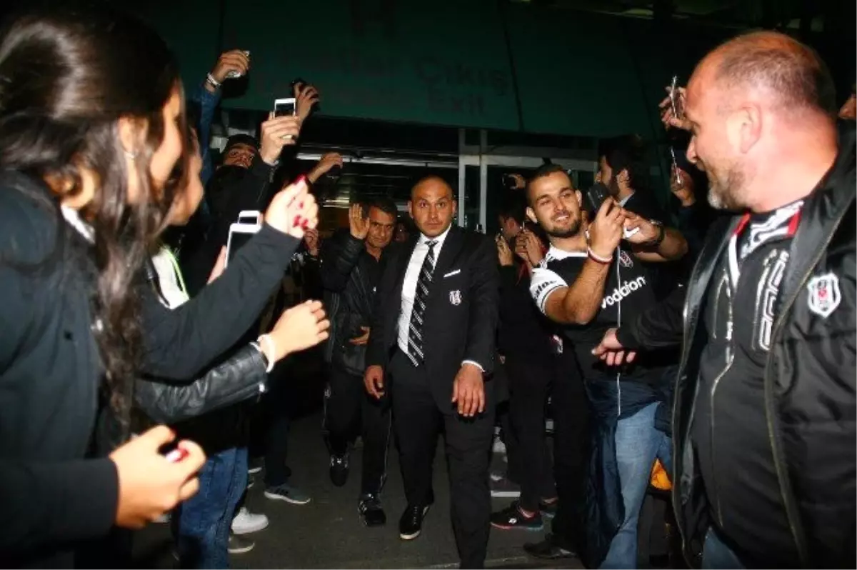 Beşiktaş\'ı Ankara\'da Çok Sayıda Taraftar Karşıladı