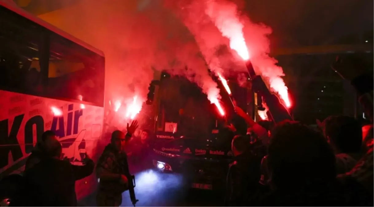 Beşiktaş\'ı Ankara\'da Çok Sayıda Taraftar Karşıladı