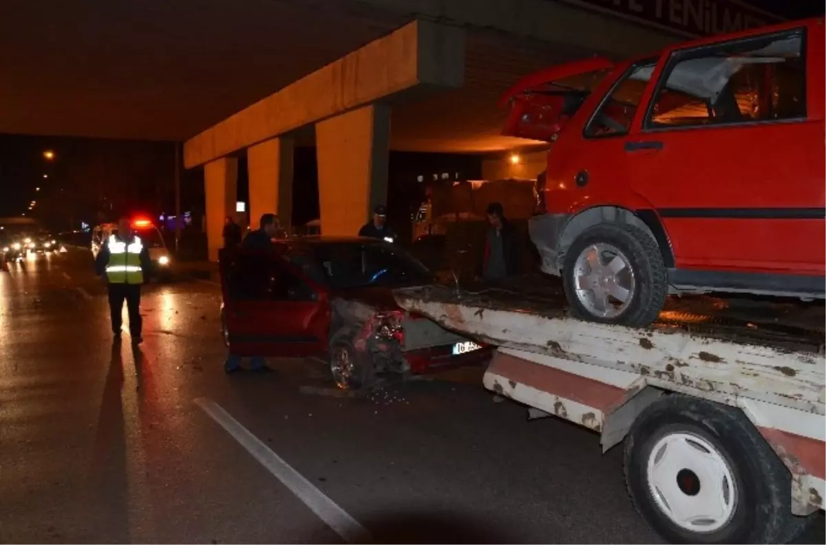 Bursa\'da Yayaya Çarpan Otomobile Başka Otomobil Çarptı