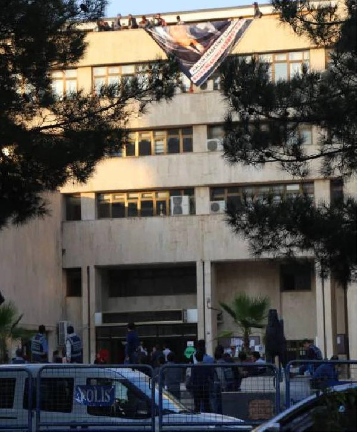 Büyükşehir Belediyesi Genel Sekreter Yardımcıları Gözaltına Alındı