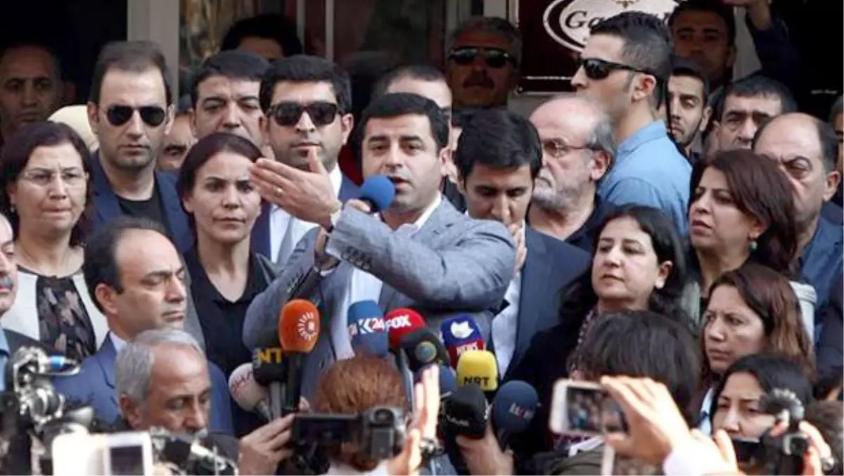 Demirtaş\'tan Tehlikeli Çağrı: Partililerimiz Her Yerde Sokakta Olmalıdır