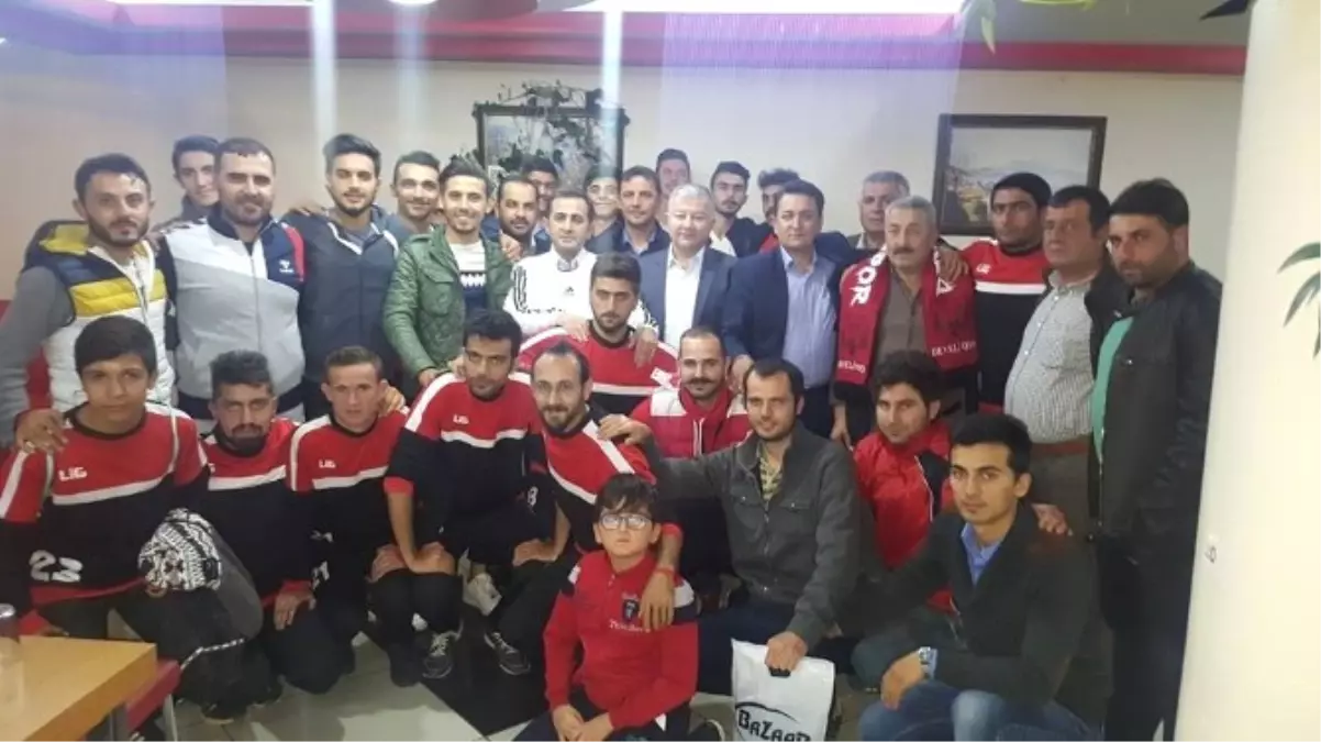 Develisporlu Futbolcular Moral Yemeğinde Bir Araya Geldi