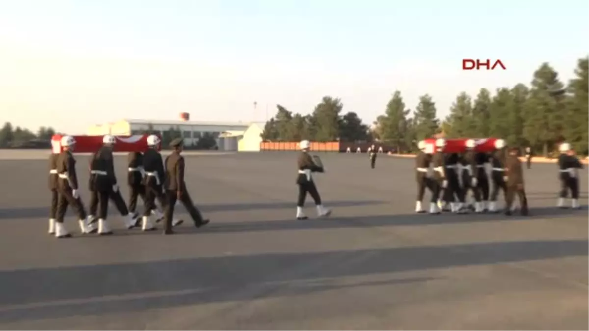 Diyarbakır\'da 2 Şehit Ek Memleketlerine Uğurlandı
