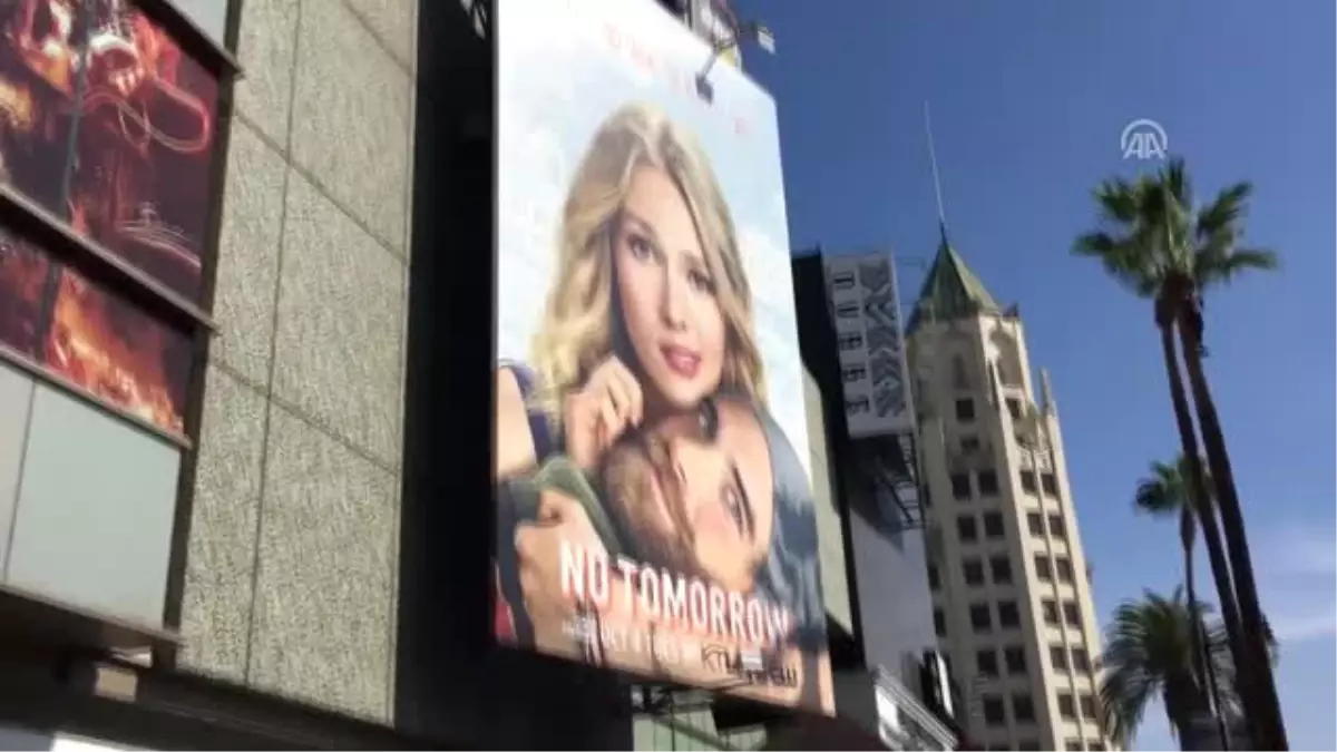 Donald Trump\'ın Şöhretler Kaldırımı\'ndaki Yıldızına Saldırı - Los Angeles