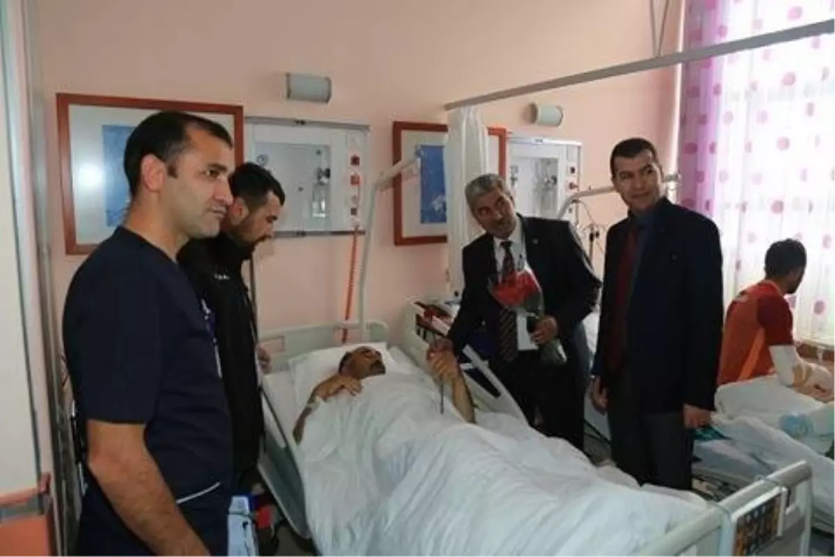 Dünya Hasta Hakları Gününde Gül Dağıttılar