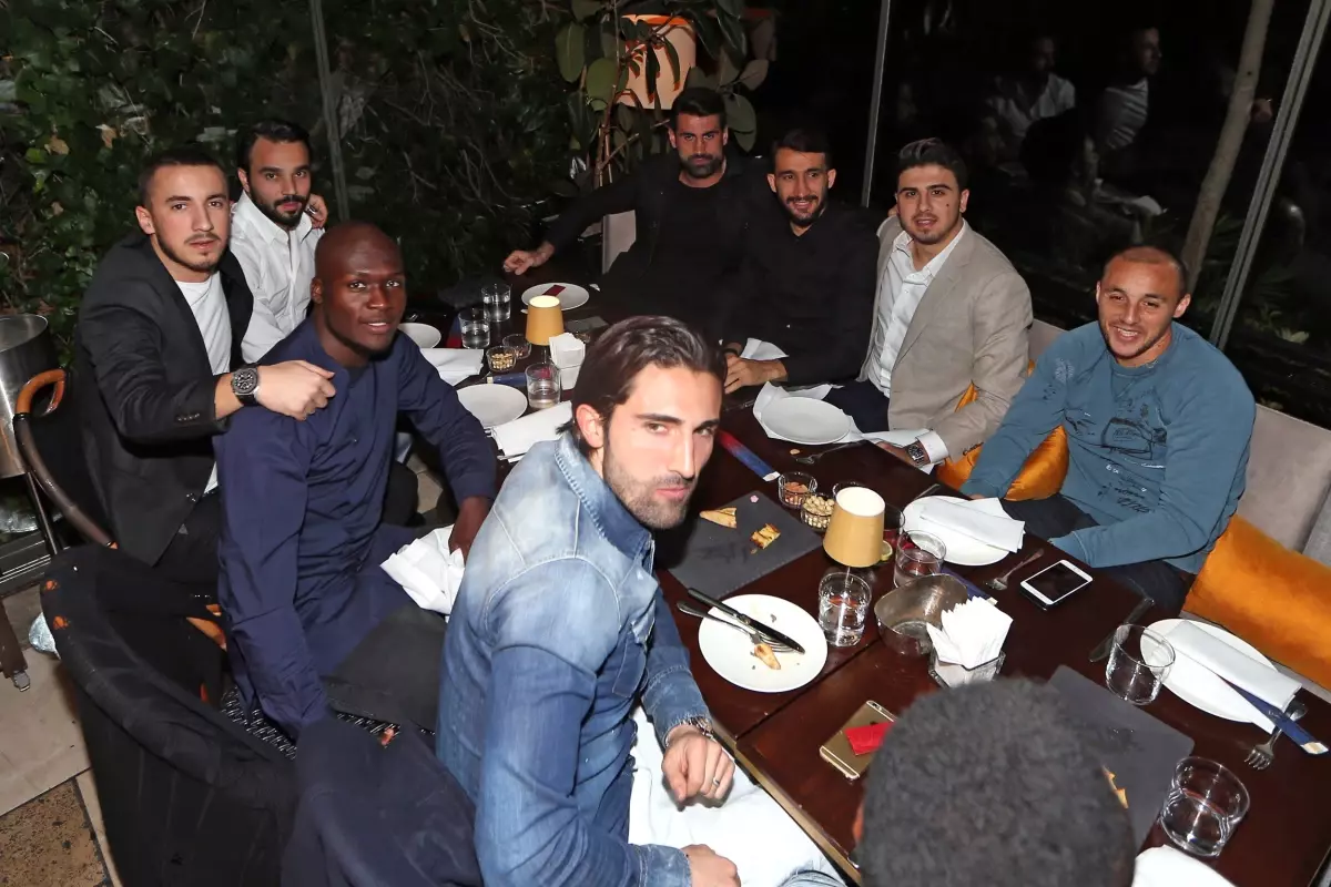 Fenerbahçeli Futbolcular Yemekte Buluştu