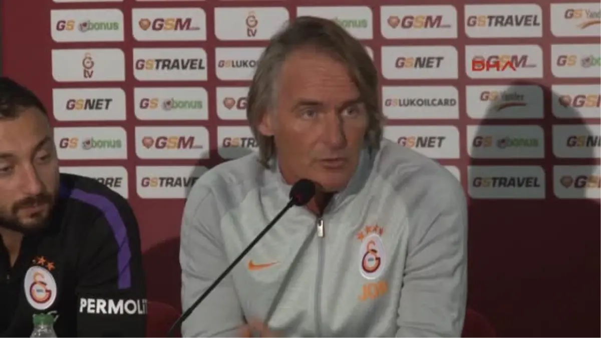 Galatasaray\'ın Hollandalı Teknik Direktörü Jan Olde Riekerink Wesley Sneijder, Adanaspor Maçında...