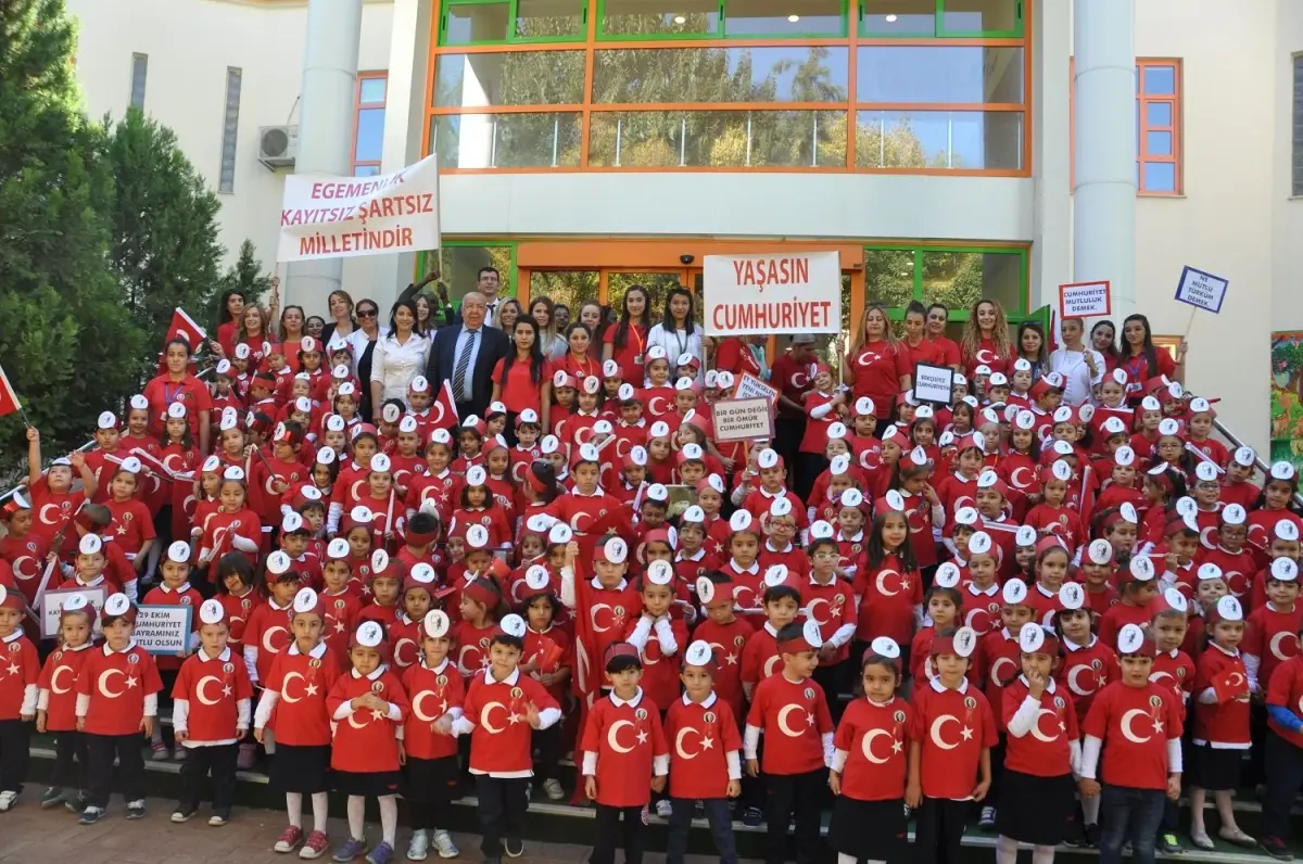 Gaziantep Kolej Vakfında Cumhuriyet Coşkusu