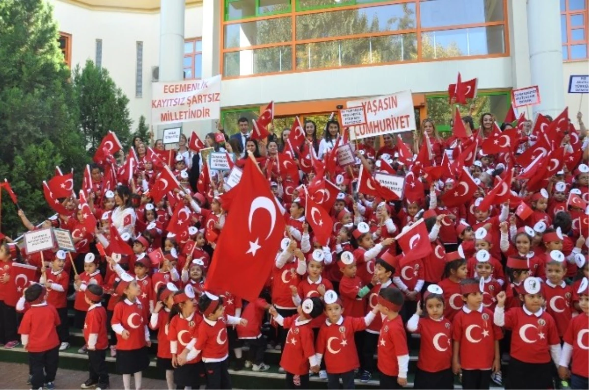 Gaziantep Kolej Vakfında Cumhuriyet Coşkusu