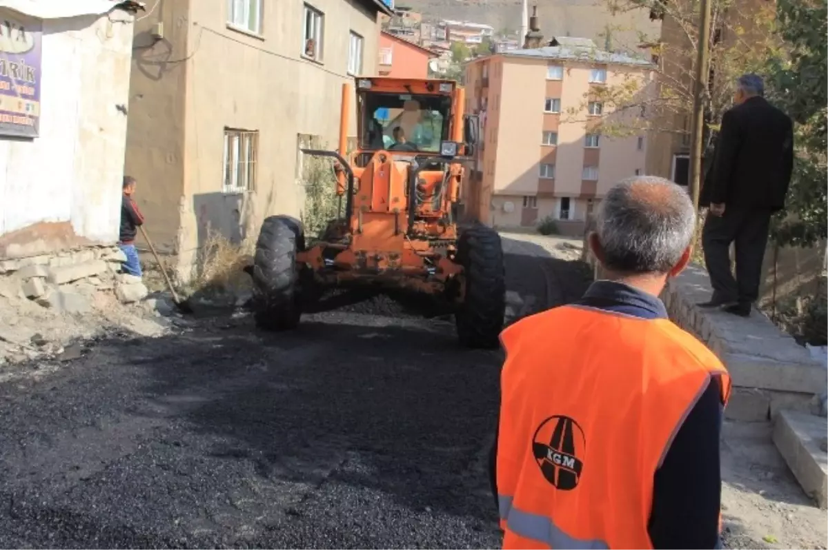 Hakkari Şehir İçindeki Yollar Asfaltlanıyor