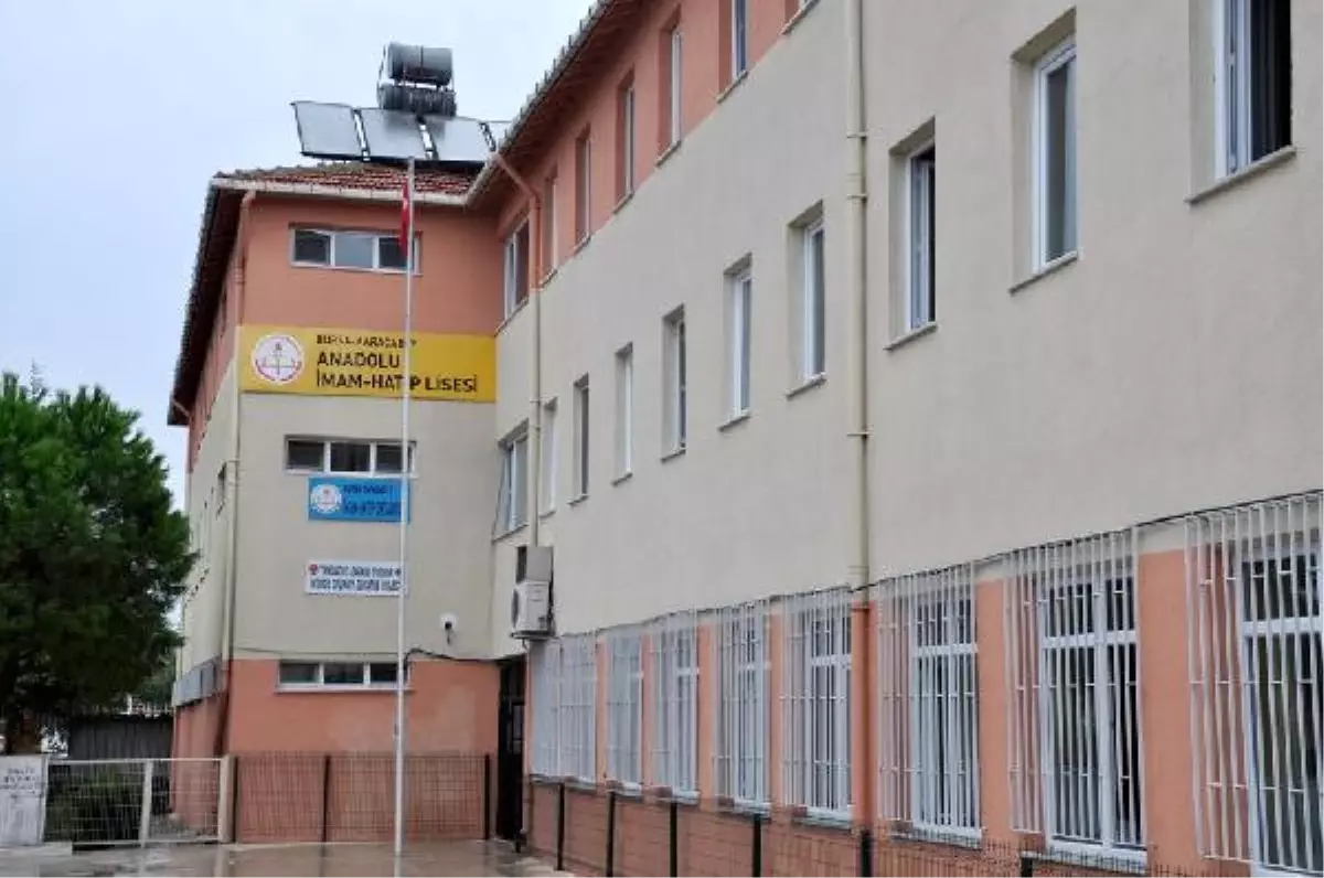 İmam Hatip Lisesi Öğrencisi Tartıştığı Arkadaşını Bıçakla Yaraladı