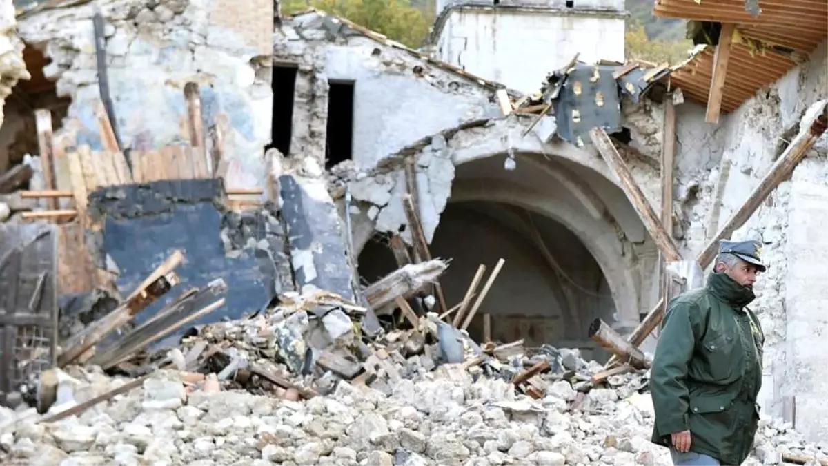 İtalya\'da Peş Peşe İki Deprem