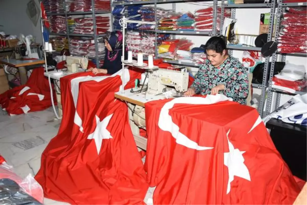 İzmir\'de Ay- Yıldızlı Mesaisi