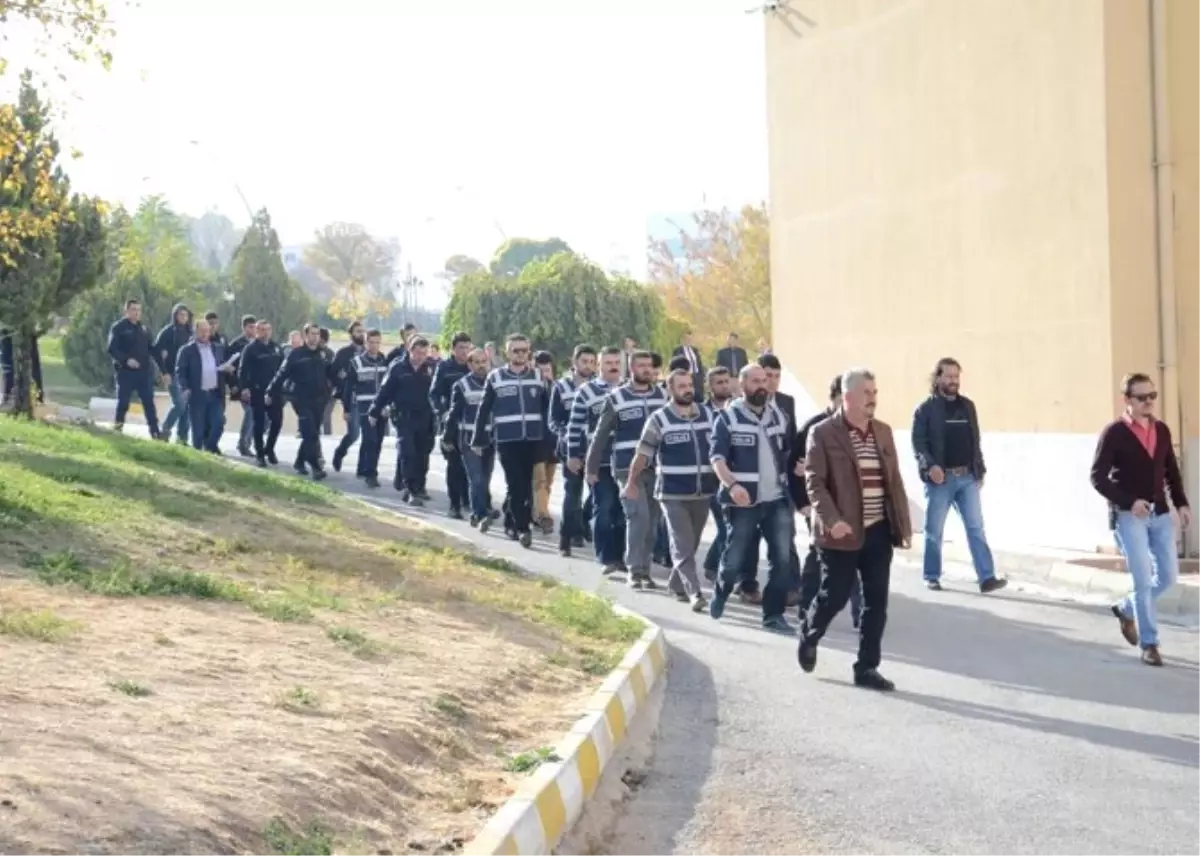 Karaman\'da Fetö\'den Gözaltına Alınan 15 Kişi Adliyeye Sevk Edildi