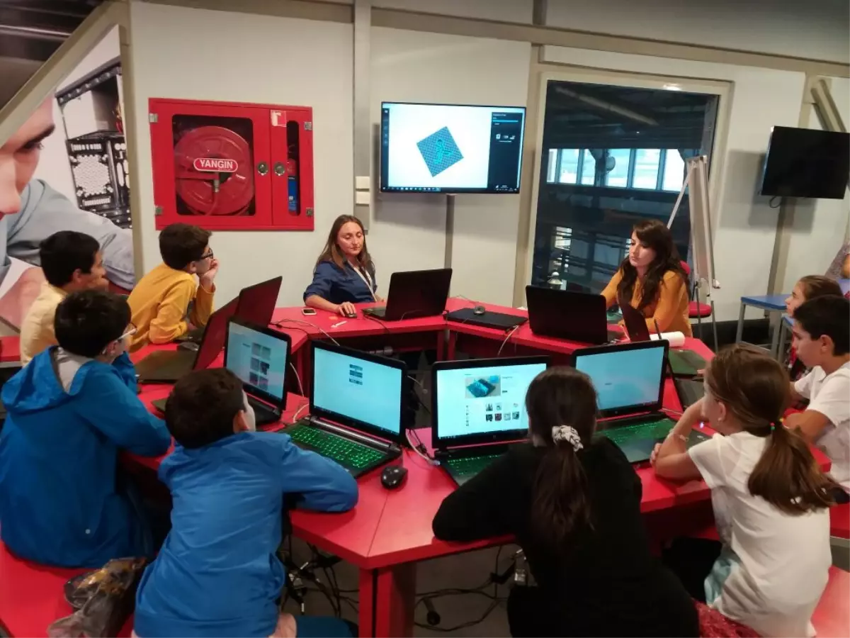 Kartepe Bilgi Evi Öğrencileri Robotları Öğreniyor