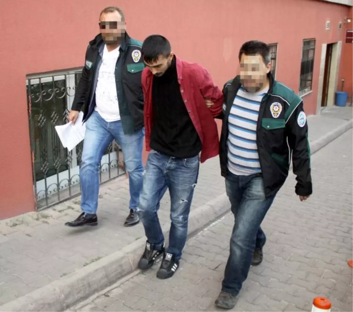 Kayseri\'de İki Ayrı Otomobildeki Uyuşturucuya 9 Gözaltı