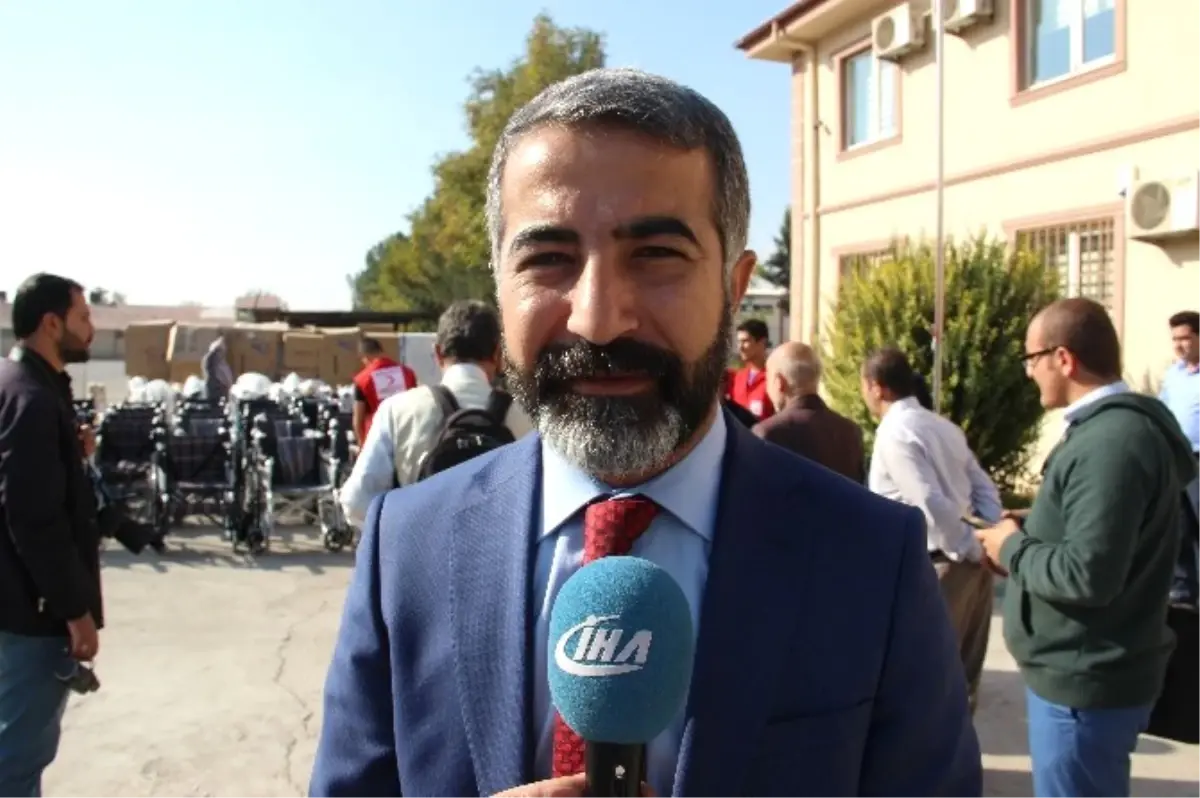 Kızılay\'dan 100 Engelli Suriyeliye Tekerlekli Sandalye