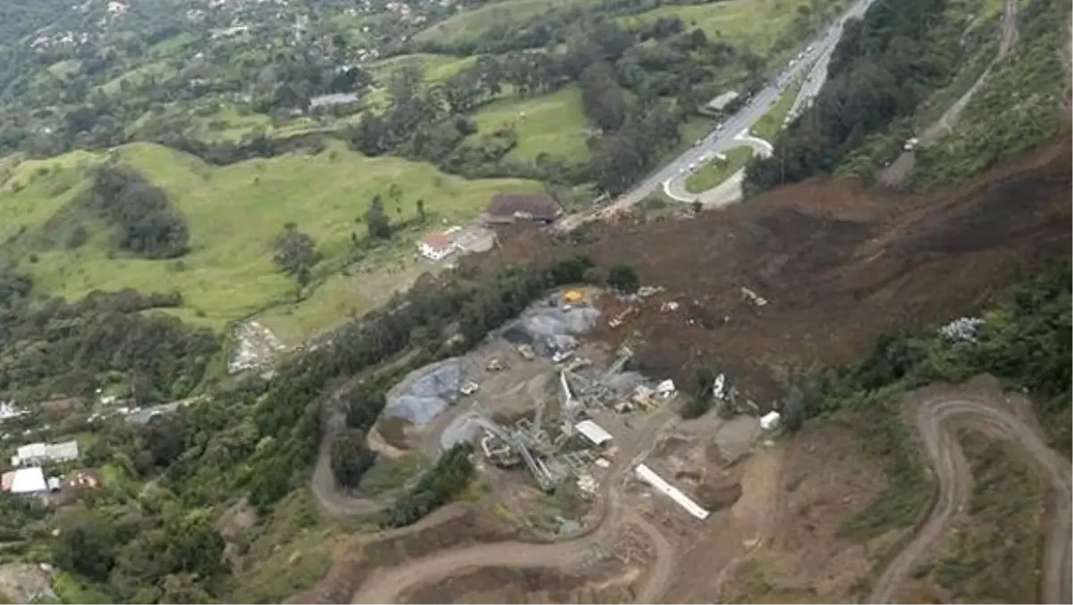 Kolombiya\'da Toprak Kayması 6 Can Aldı