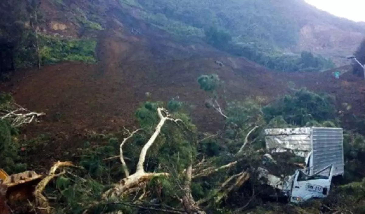 Kolombiya\'da Toprak Kayması, 6 Ölü!