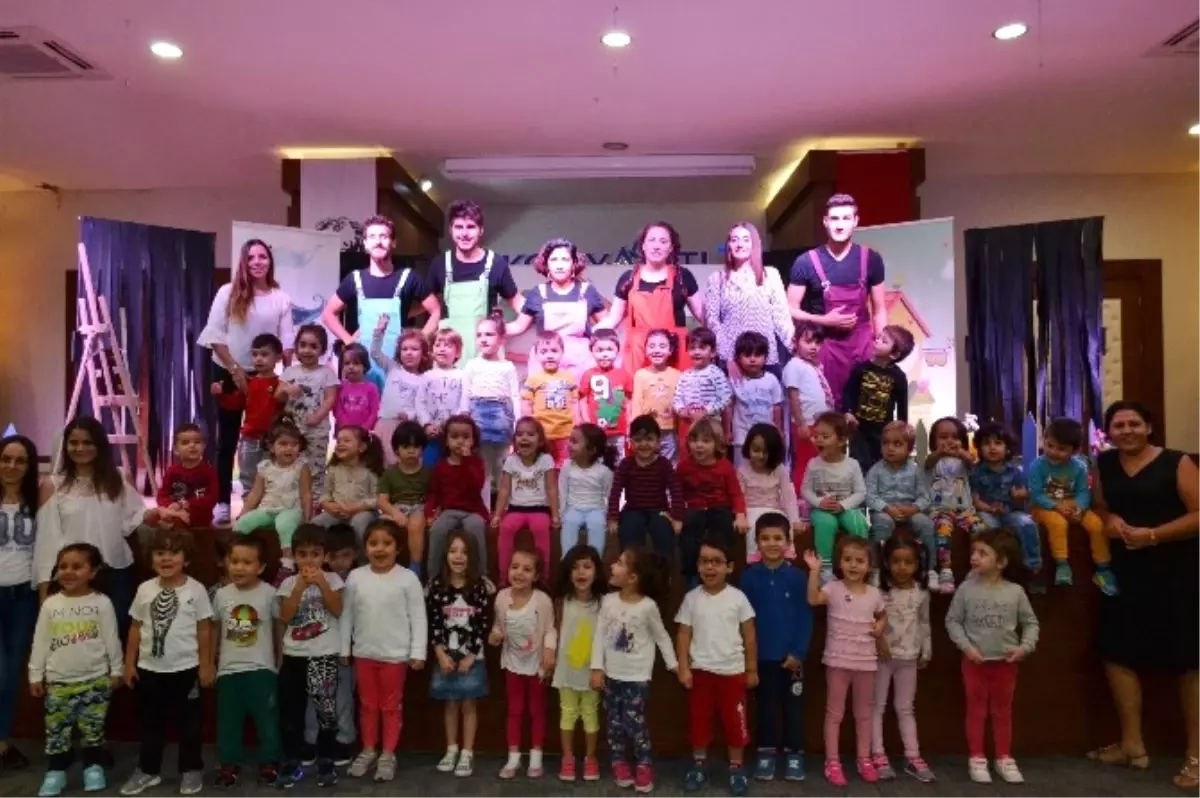 Konyaaltı Belediyesi\'nden Öğrencilere Tiyatro