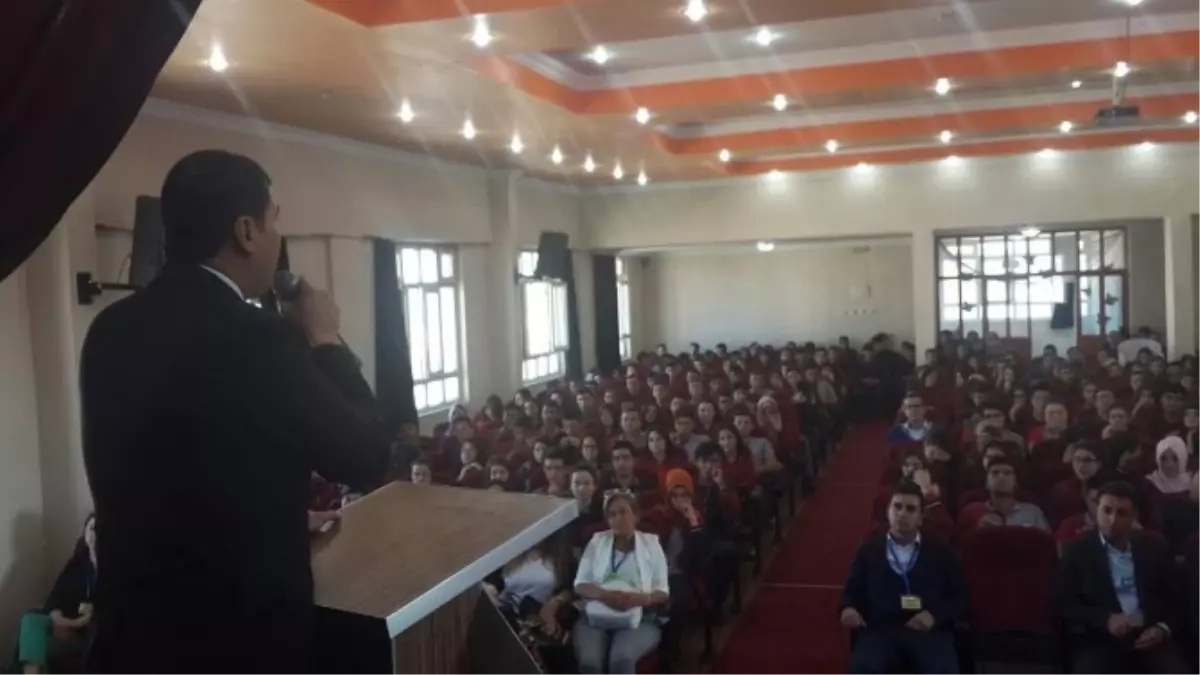Kula\'da \'Milli Gençlik Şuuru ve Motivasyon\' Semineri