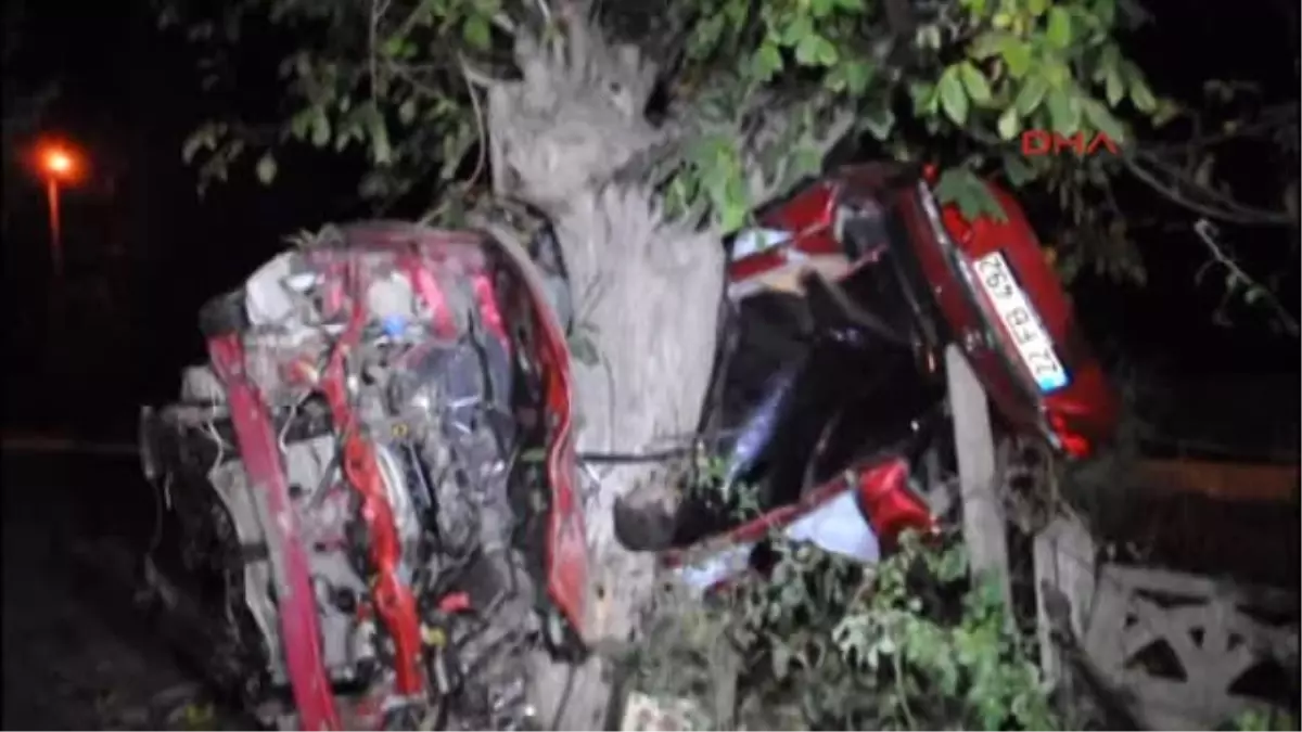 Malkara Ağaca Çarpan Otomobili Kullanan Genç Öldü