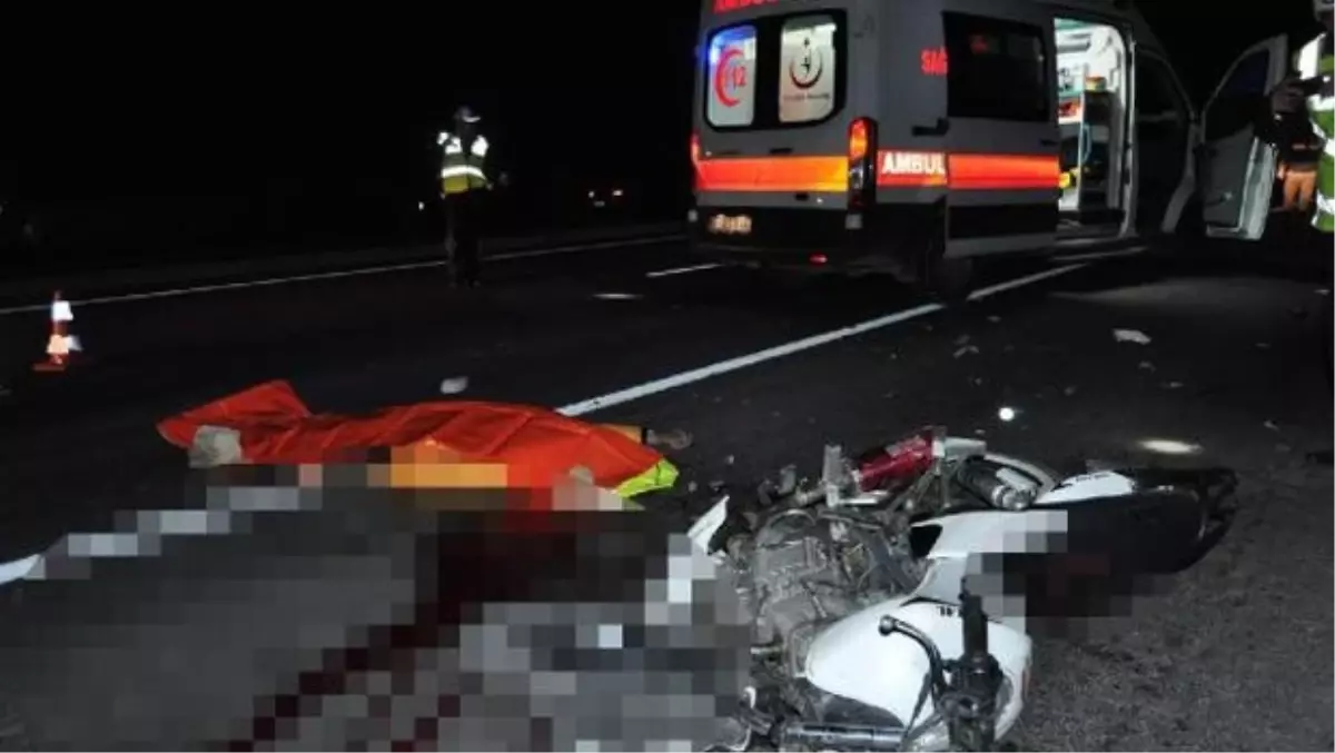 Motosikletiyle Tır'a Çarpan 16 Yaşındaki Genç Öldü