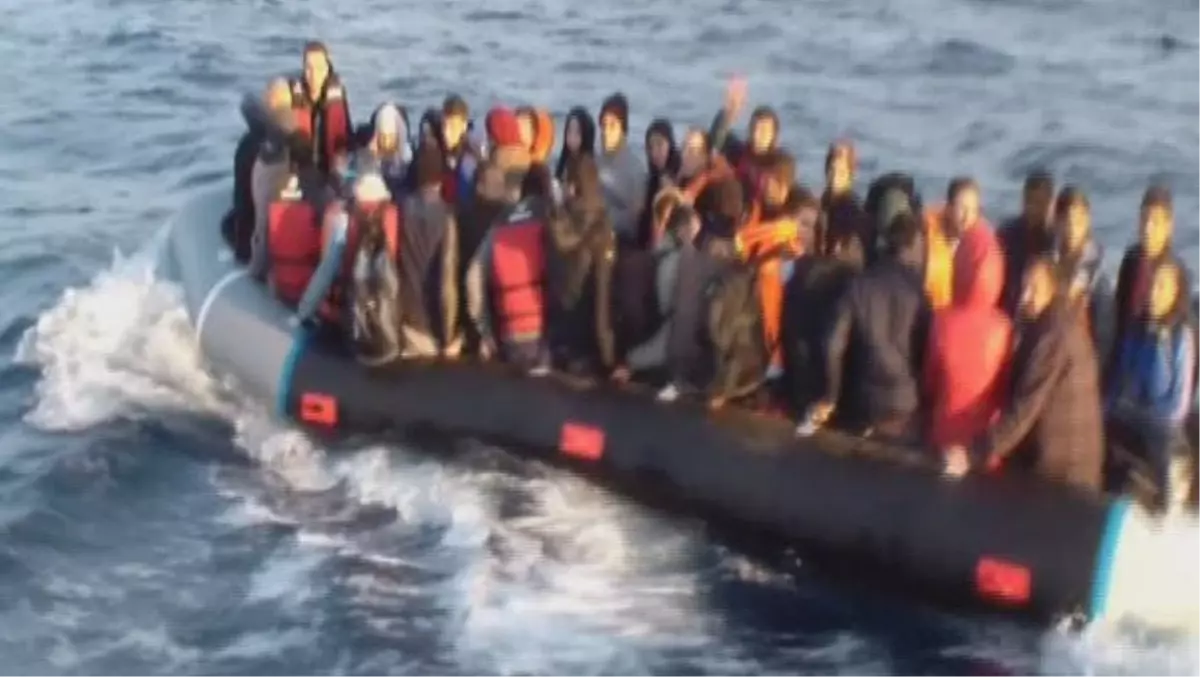 Mültecilerin Arasına Karışıp Yunanistan\'a Kaçmak İsterken Böyle Yakalandılar