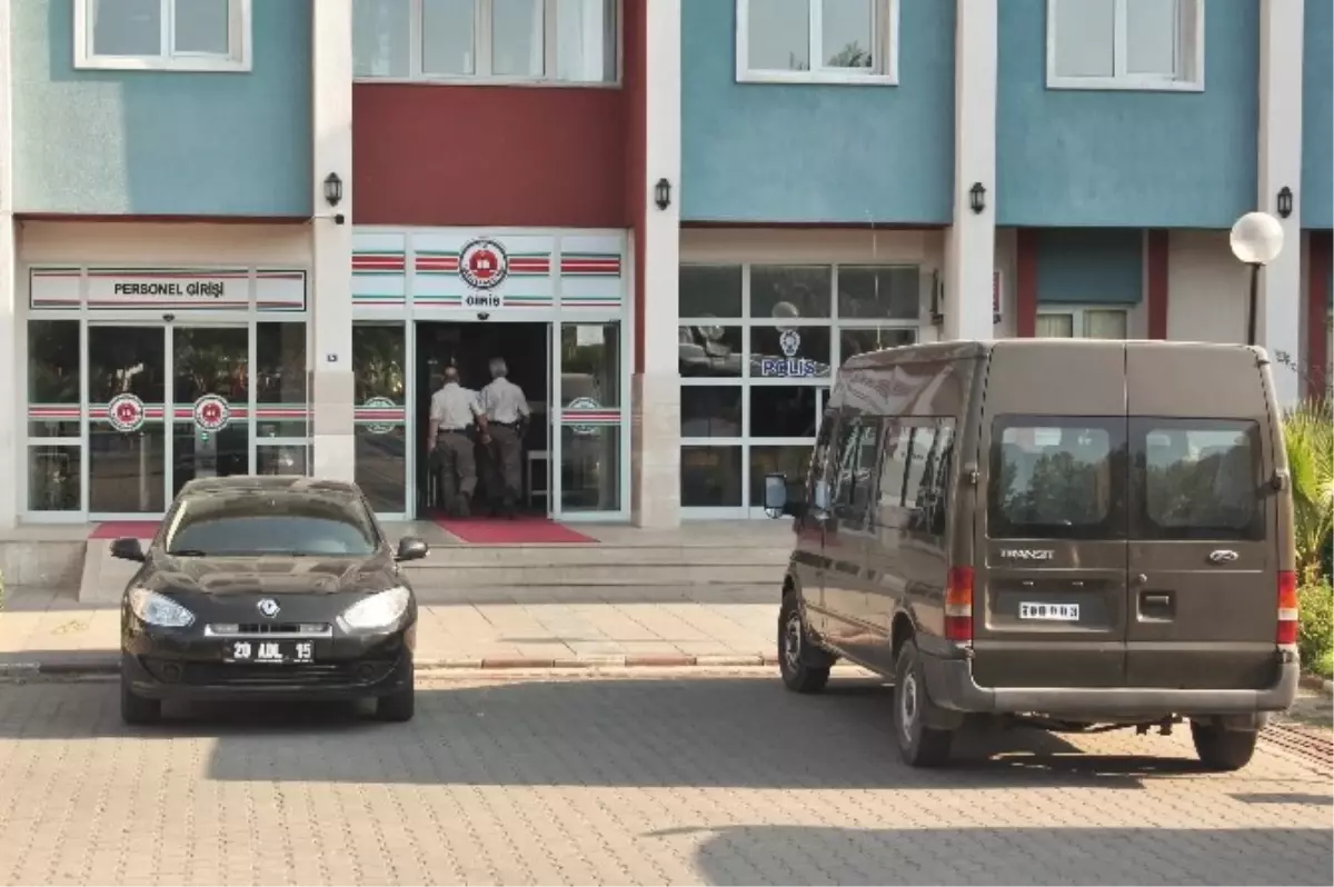 Nazilli\'de Bylock Kullanan Profesör Gözaltına Alındı