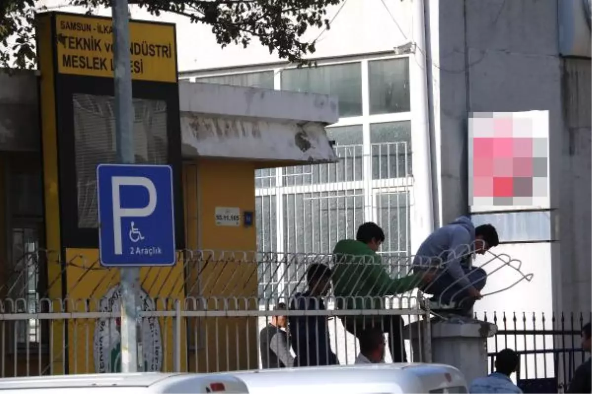 Öğrenciler Ders Saatinde Demirleri Eğip Okuldan Firar Etti