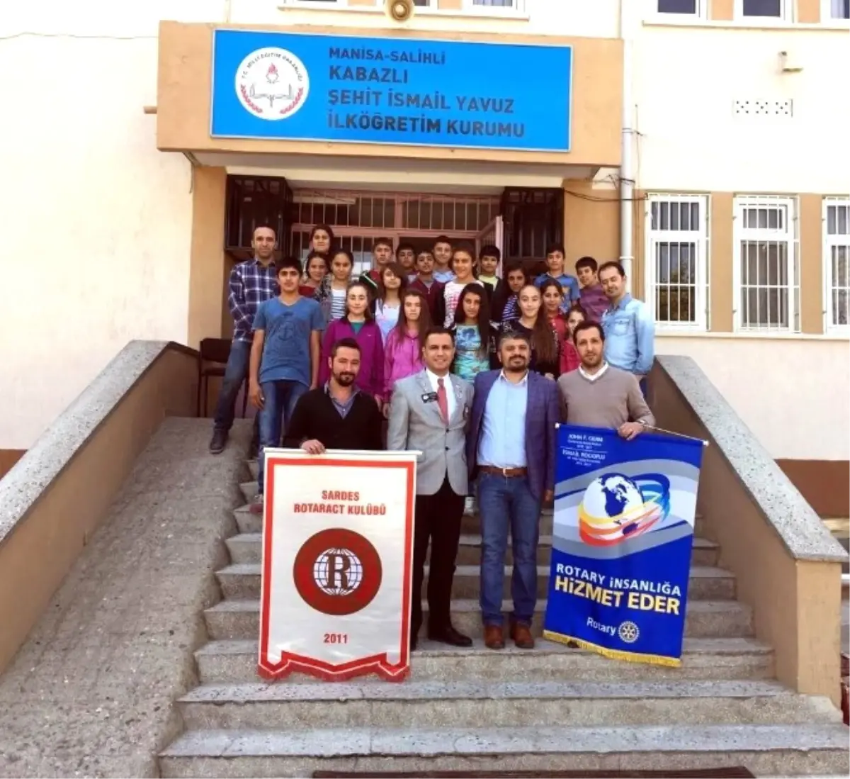 Öğrenciler Rotaract Kulübü\'nün Kitap Kumbarası ile Okuyacaklar