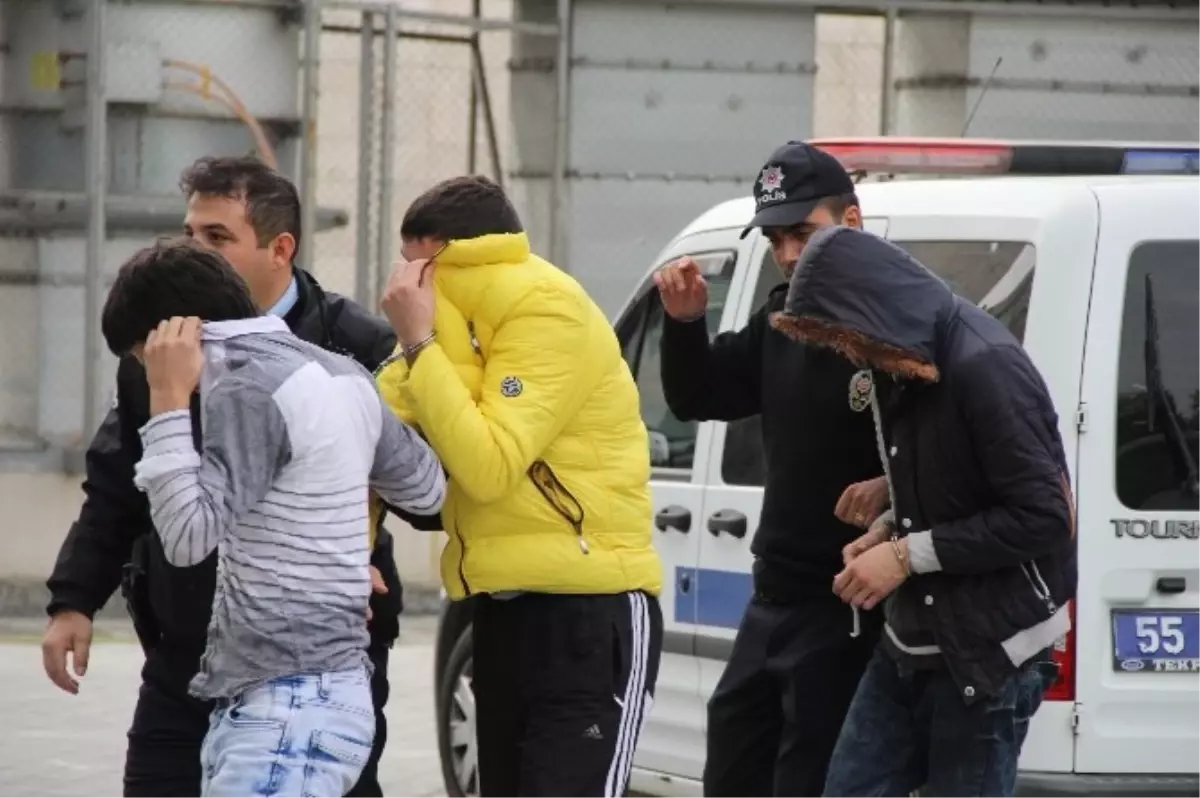 Park Halindeki Araçların Camlarını ve Lastiklerini Söküp Çaldılar