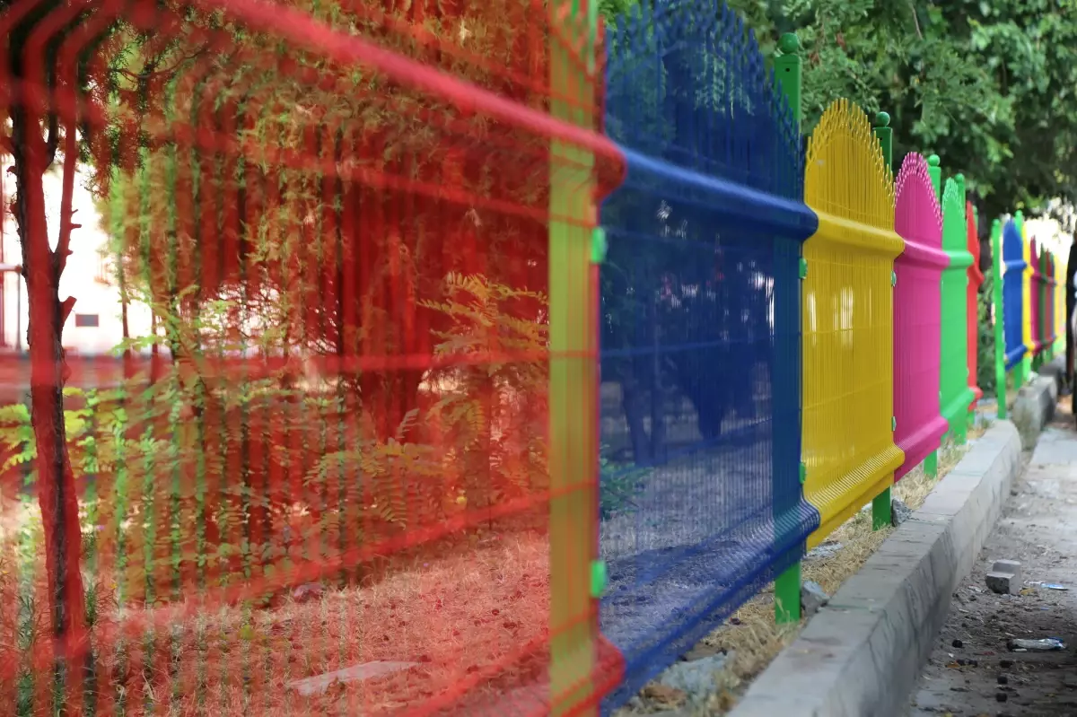 Parklar Ferforjeler İle Renklendi