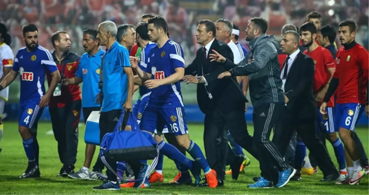 PFDK, Sahadan Çekilen Eskişehirspor\'u Hükmen Yenik Saydı ve 3 Puanını Sildi