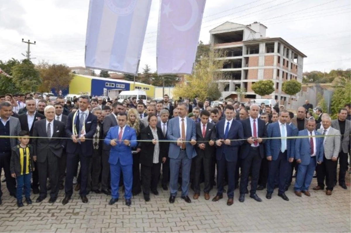 Şehit Astsubay Ömer Halisdemir\'in Adı Verilen Spor Salonu Açıldı