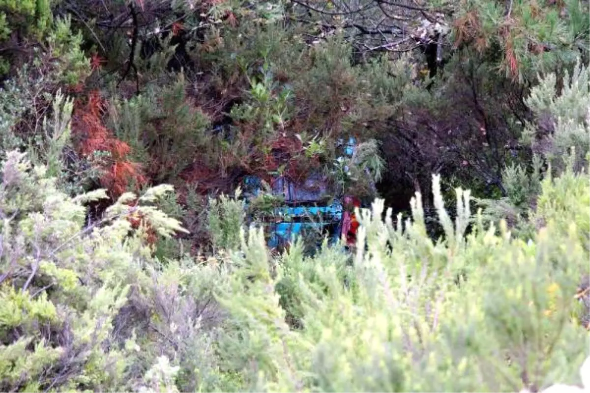 Uçuruma Yuvarlanan Araçtan Burunları Kanamadan Çıktılar