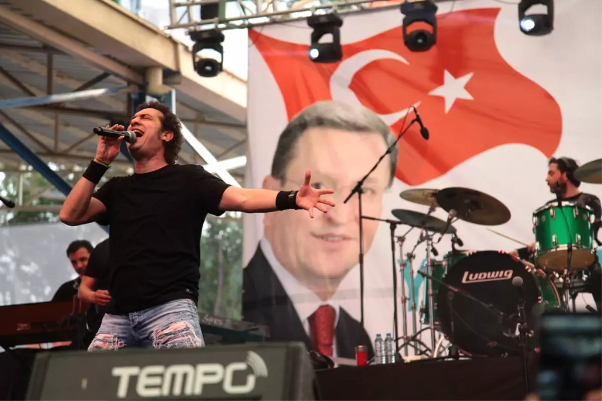 Ünlü Sanatçı Kıraç, Cumhuriyet Bayramı Konserinde