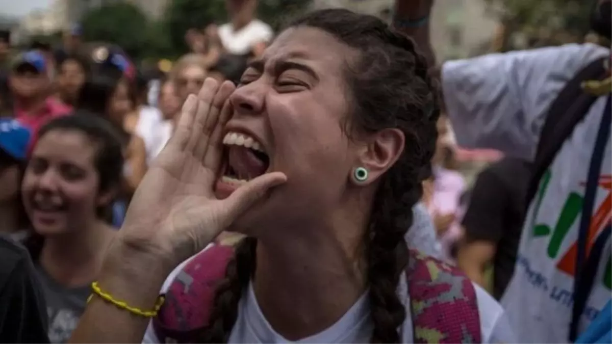 Venezuela\'da Hükümet Karşıtı Gösteriler Büyüyor