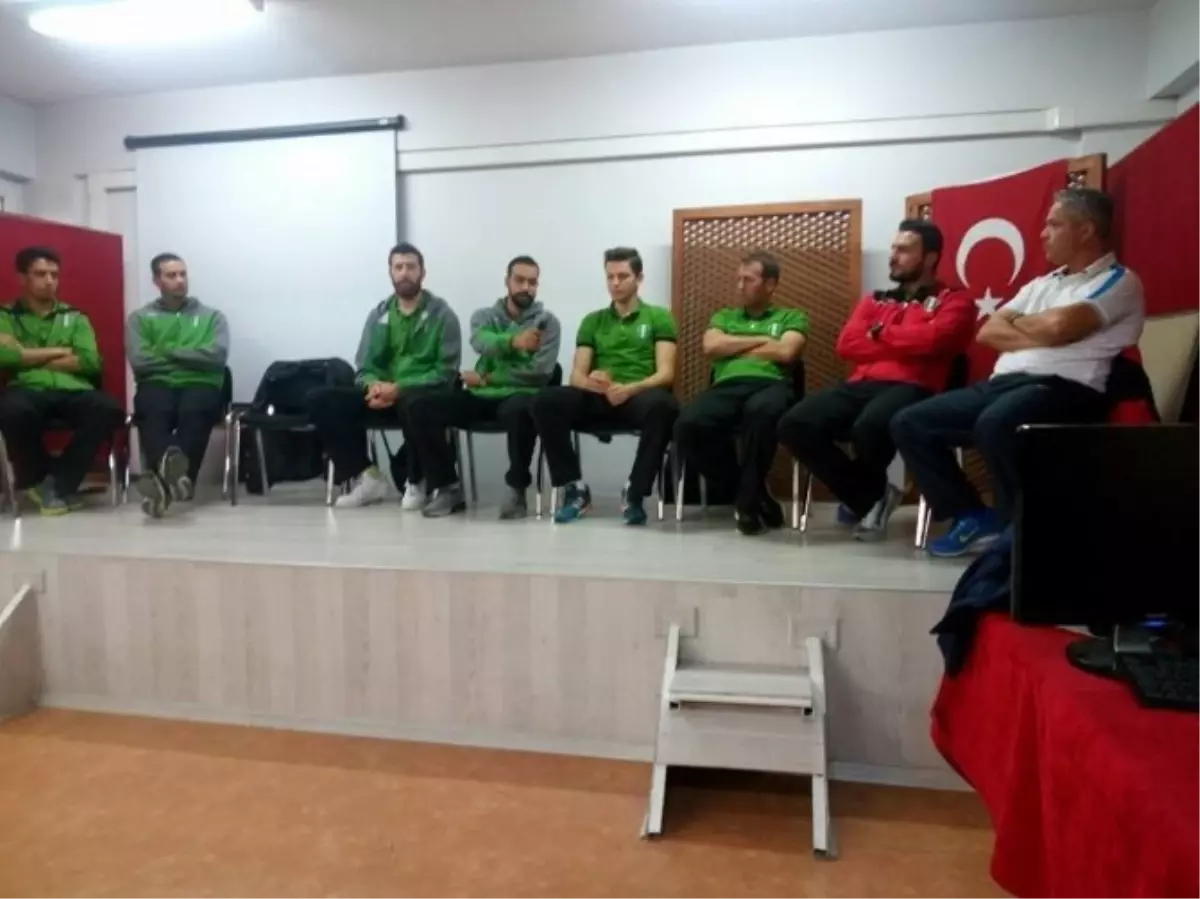 Voleybolcular Gençlerle Buluştu