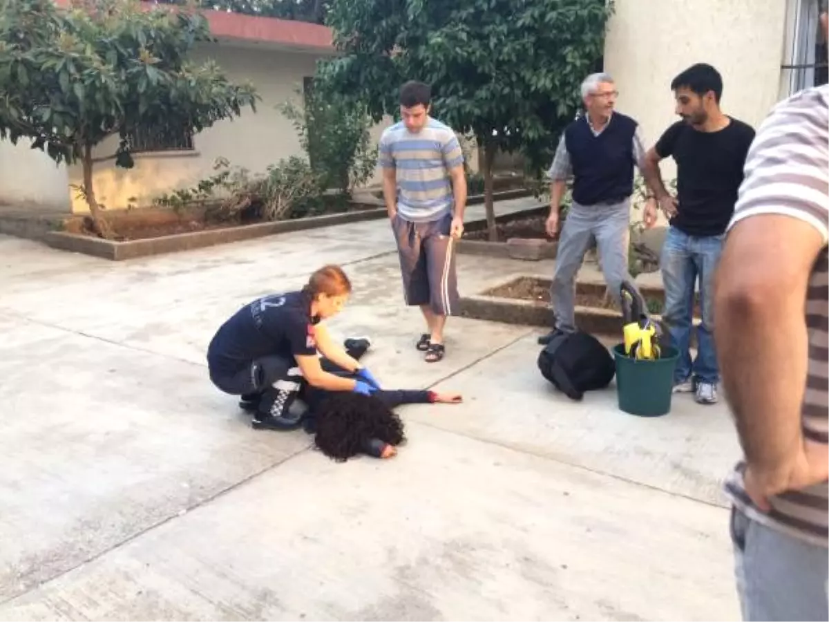 13 Yaşındaki Aleyna, 10 Katlı Binanın Çatısından Atlayıp İntihar Etti