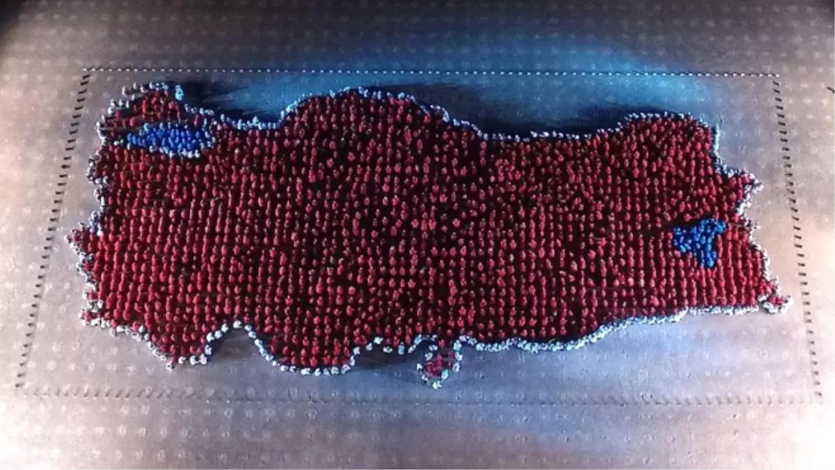 2123 Kişilik Zeybek ve Türk Bayrağı