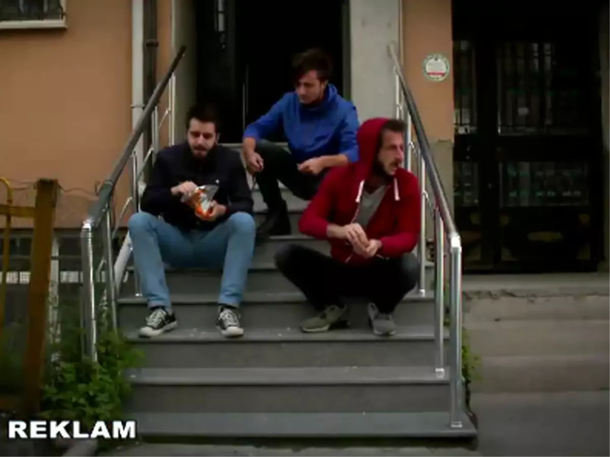 3 Adam\'dan İlginç Bir Ev Reklamı! İşte \'Yanıltıcı Reklam\'