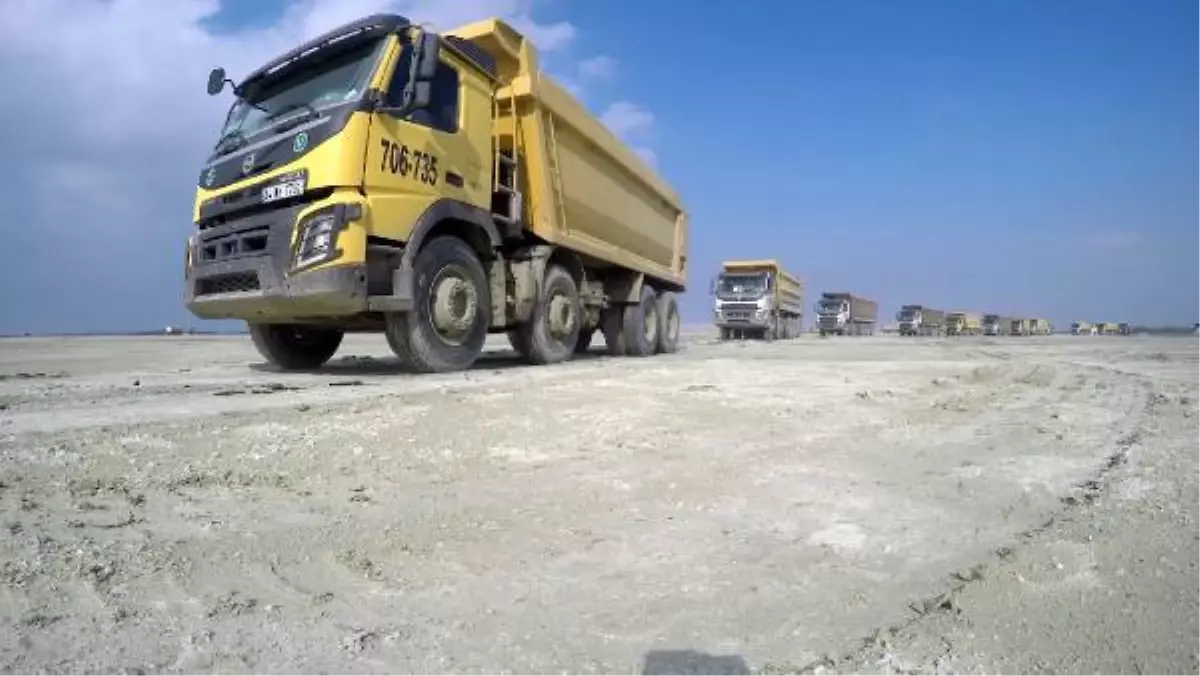 3. Havalimanı\'nda 108 Kamyon ile 29 Ekim Koregrafisi