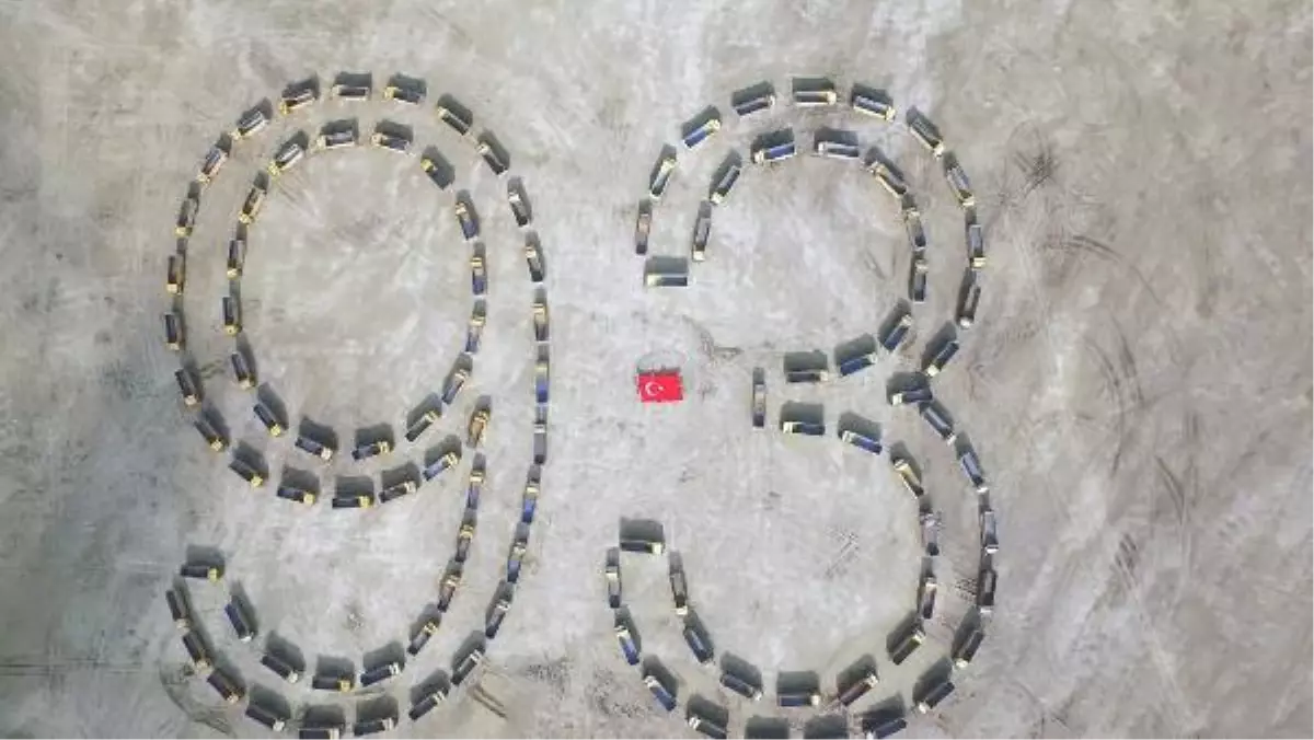 3. Havalimanında 108 Kamyon Ile 29 Ekim Koreografisi Yaptı