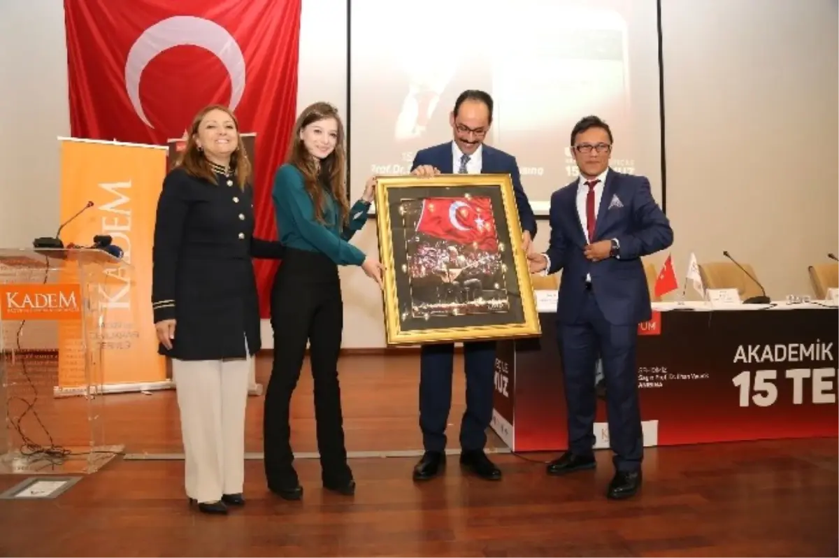 Adıyamanlı Öğrenciden Cumhurbaşkanı Sözcüsü İbrahim Kalın\'a Plaket