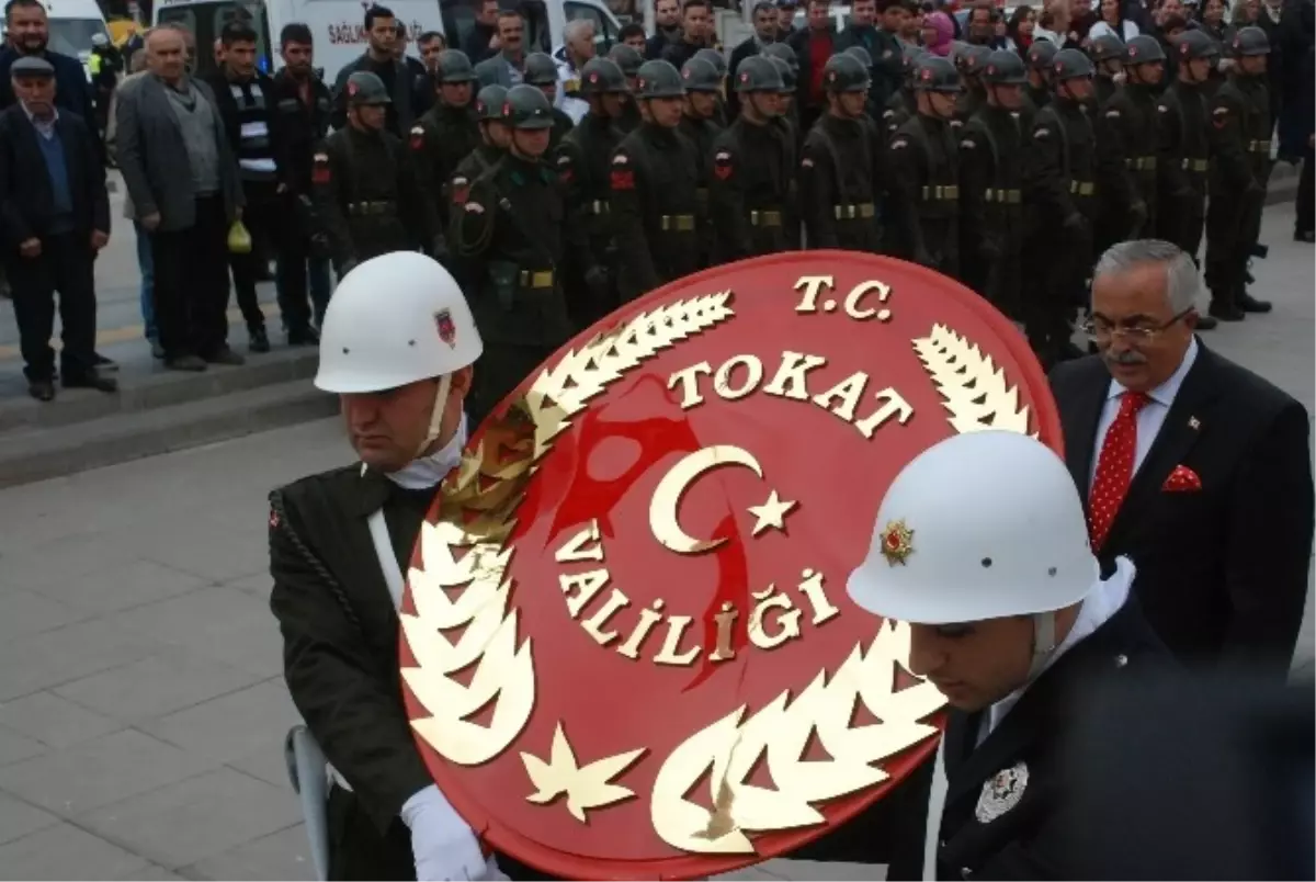 Asker ve Polis İlk Kez Birlikte Çelenk Koydu