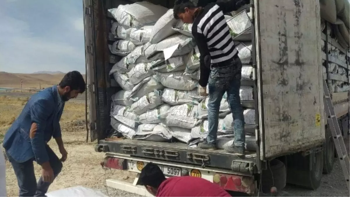 Başkale\'de 21 Ton Kaçak Çay Ele Geçirildi