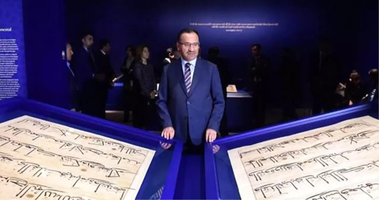 Bekir Bozdağ ABD\'de Kuran-ı Kerim Sergisini Ziyaret Etti